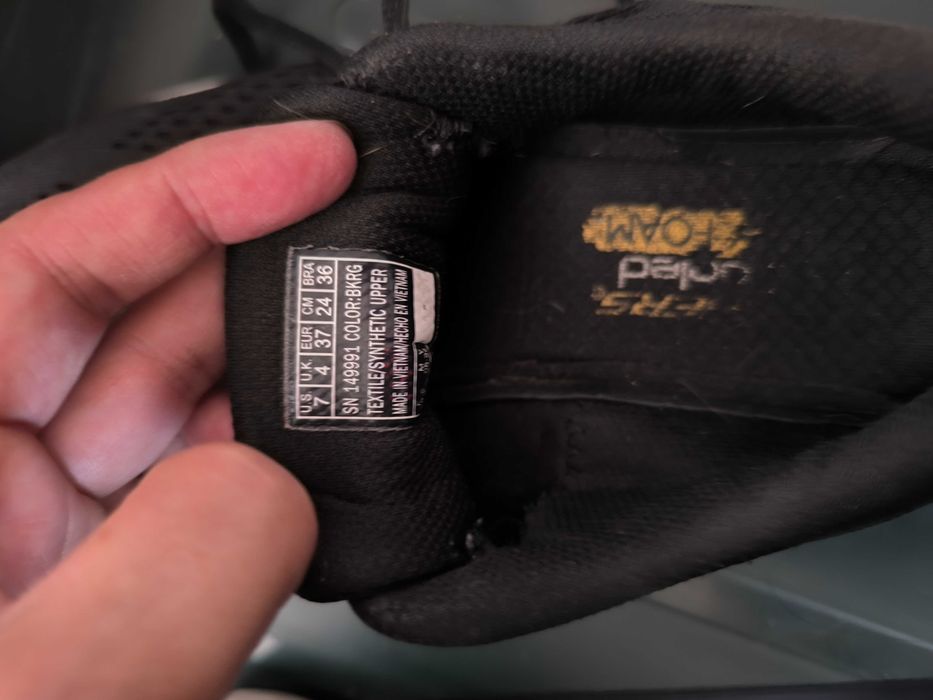 Ténis Skechers pretos tamanho 37
