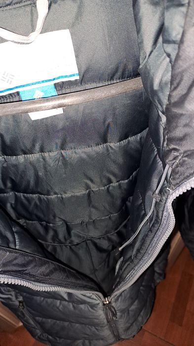 Куртка зимова Columbia,розмір S. Нюанс на рукаві!