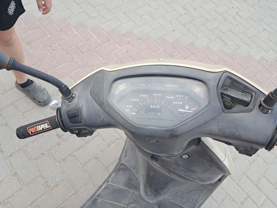 Скутер Honda lead af48