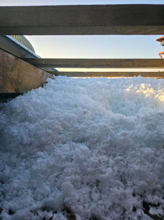 Profesjonalne wdmuchiwanie wełny i celulozy, ocieplanie pianą PUR