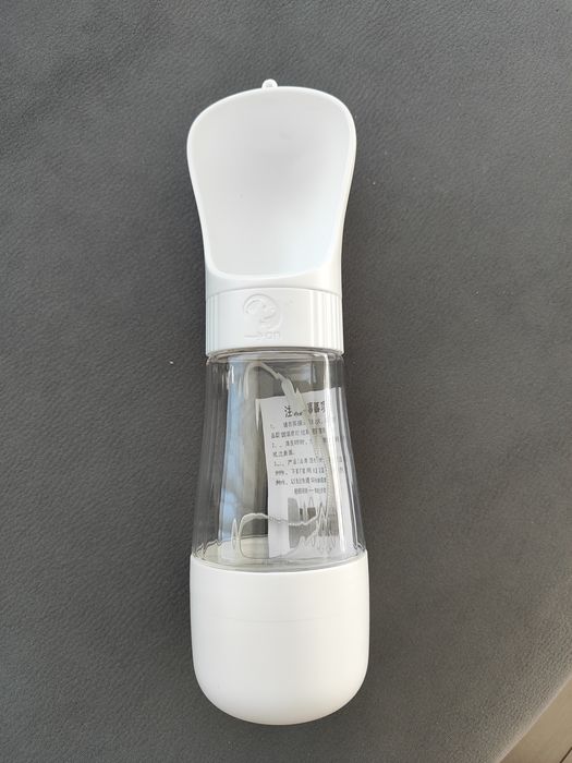 Garrafa de água e comida para cães e gatos