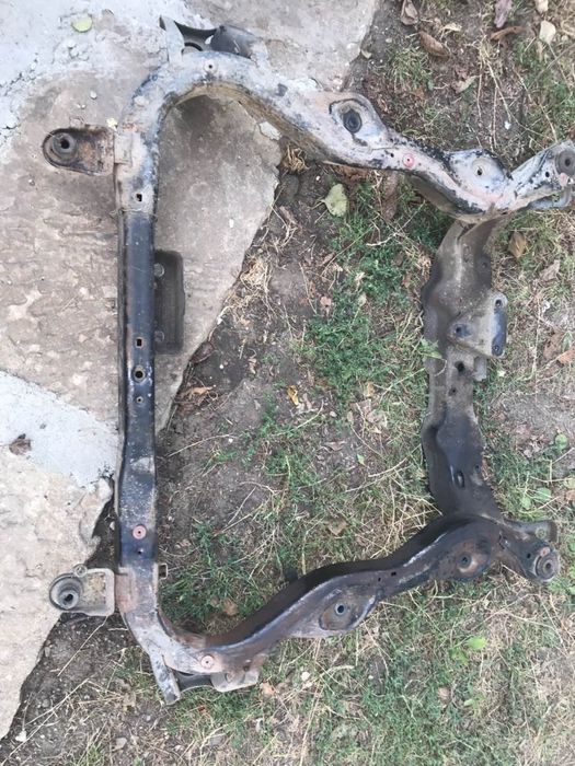 Продам передній підрамник до автомобіля Форд Мондео 2 покоління,обьем