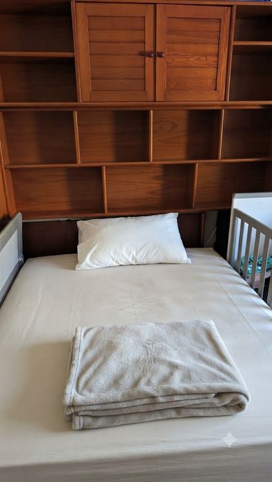 Combo Quarto Completo: Cama e Cabeceira/Estante + Cômoda Grande (Madeira Maciça)