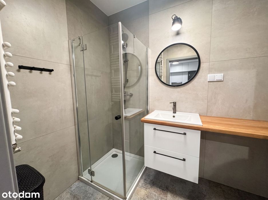 Bezpośrednio, duży balkon, komórka, miejsce postojowe - do wejścia