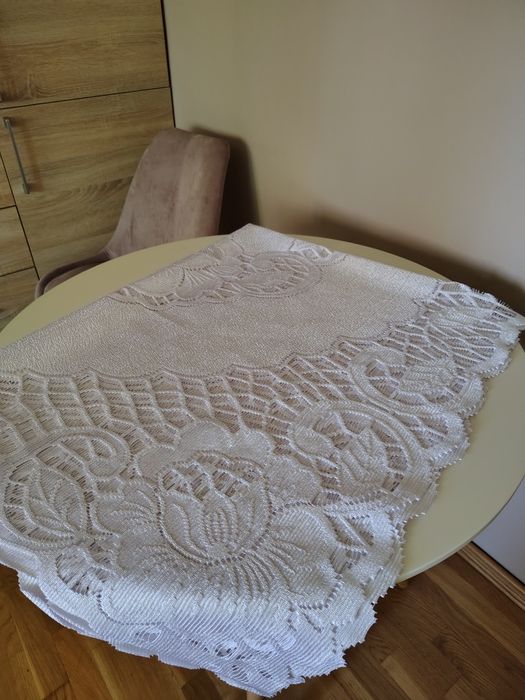 Biały obrus 120/150 cm