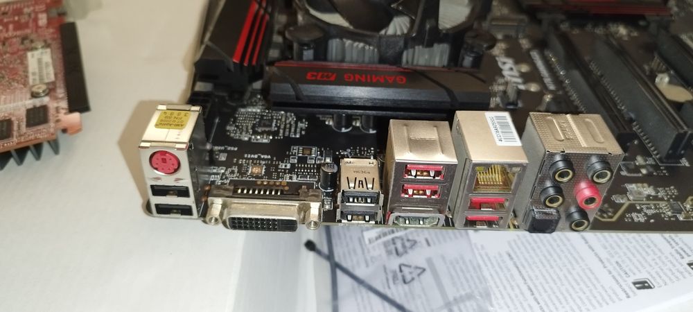 PC deskop, motherboard, fonte, gráfica e cpu