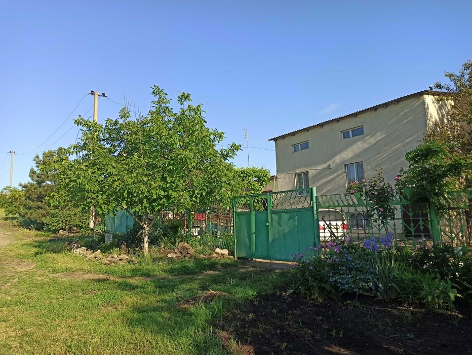 Продам дом 2 этажа 60 соток, гараж, баня,сад, виноградник с.Гребенники