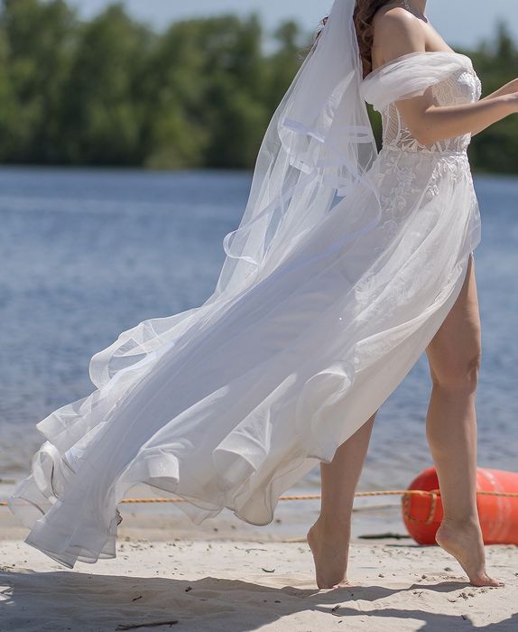 Сукня весільна CINDERELLA DIVINE з відкритими плечима і спиною