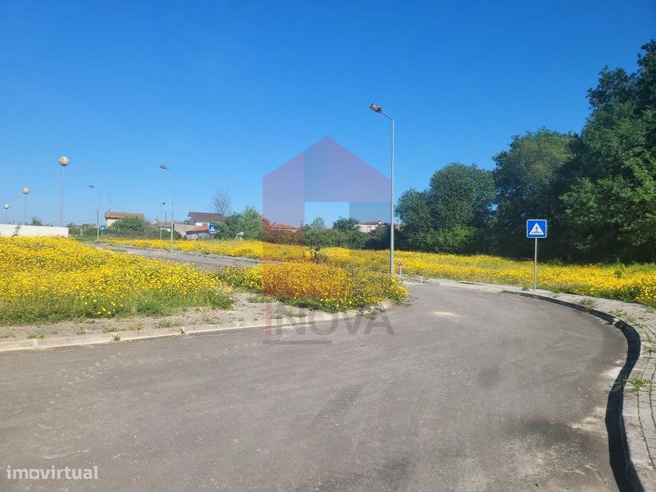 Lote Gaveto em Loureira