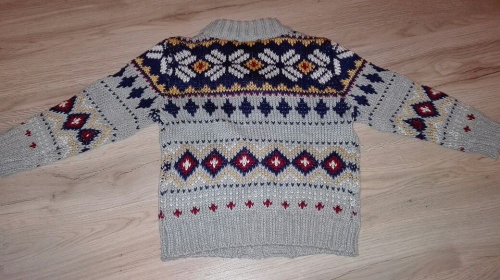 Cieplutki sweterek rozm. 98