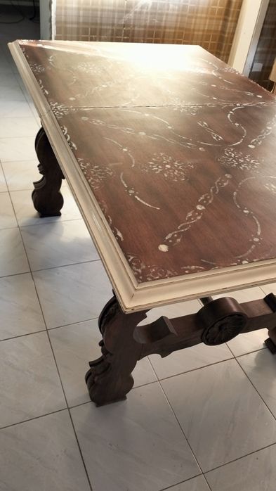 Mesa extensível de madeira