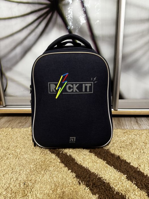 Рюкзак каркасний портфель kite space початкова школа