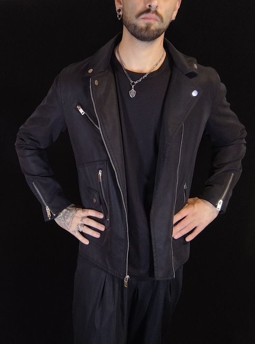 Casaco Curto Preto Estilo Biker / Biker Jacket – Impecável