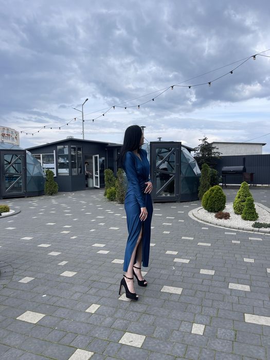 Сукня міді , сукня по фігурі