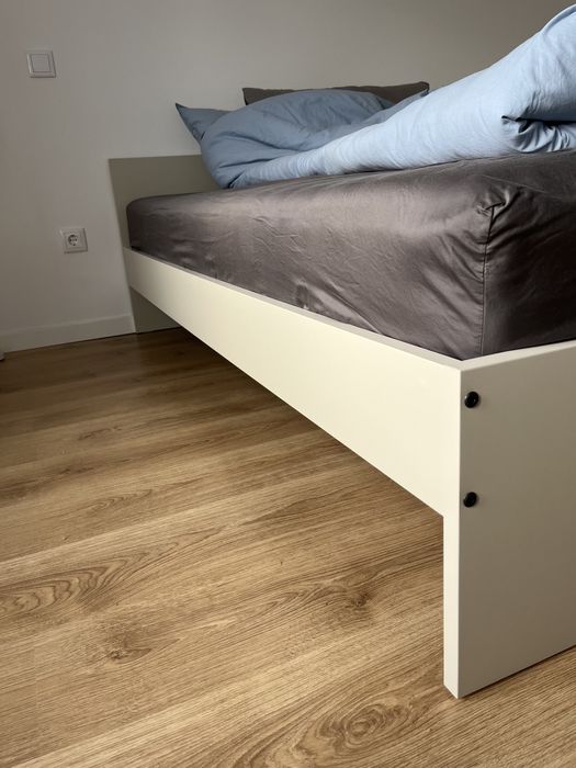 Cama do Ikea com 140cm largura