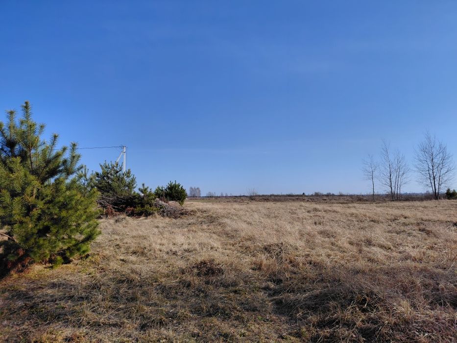 Мальовнича ділянка у зручному передмісті!