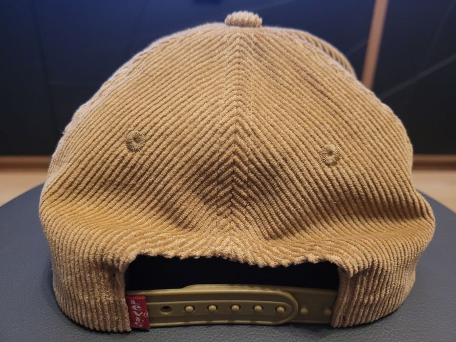 Czapka z daszkiem Levis.