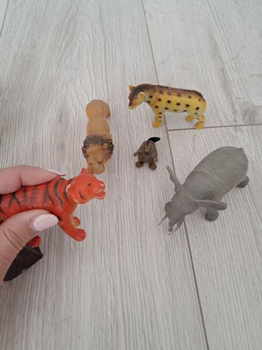 Zestaw figurek zwierząt