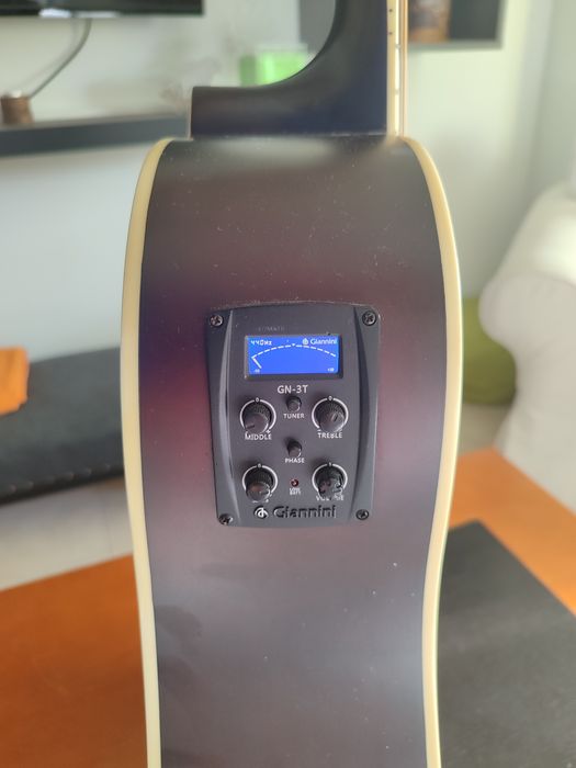 Guitarra acústica semi-eléctrica