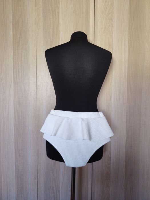 Biały dół od bikini falbanka S