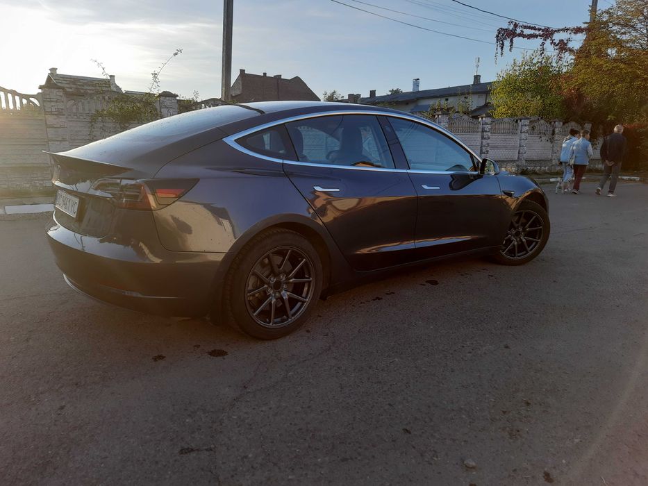 Продам Tesla model 3