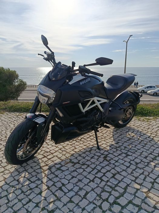 Ducati Diiavel white Carbon