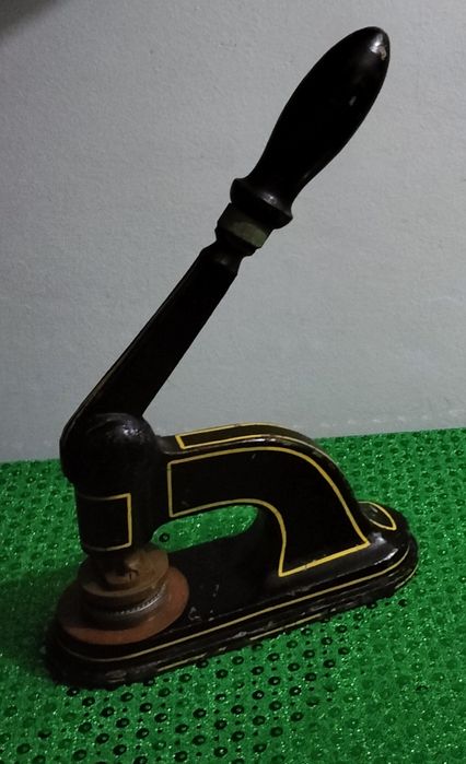 Máquina Antiga com Carimbo J. Pimenta