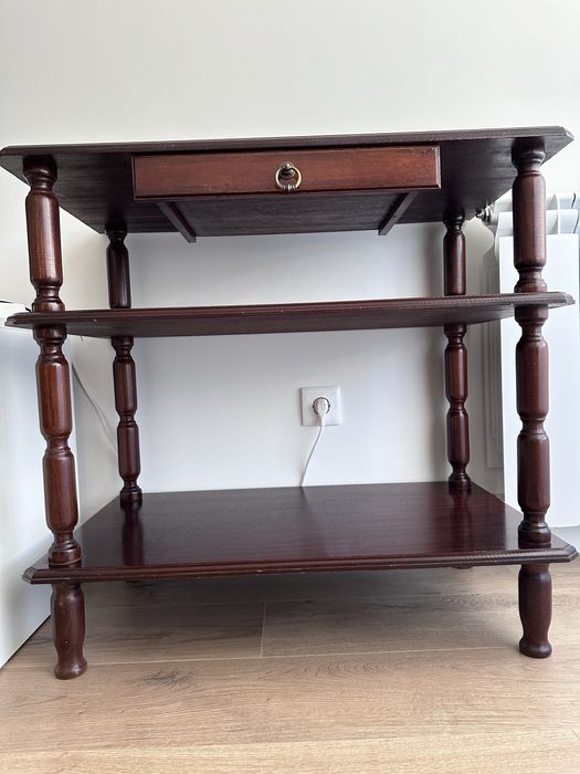 Móvel de apoio em mogno