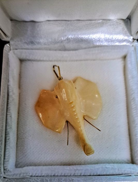 Pendente vintage material nobre e Ouro 800.