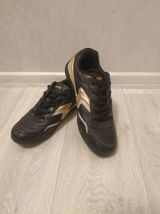 Кроссовки новые чёрные