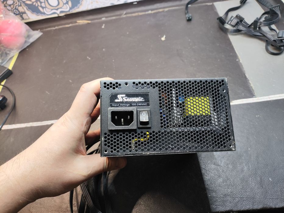 Блок живлення Seasonic SSR-750FM (FOCUS 750 gold)