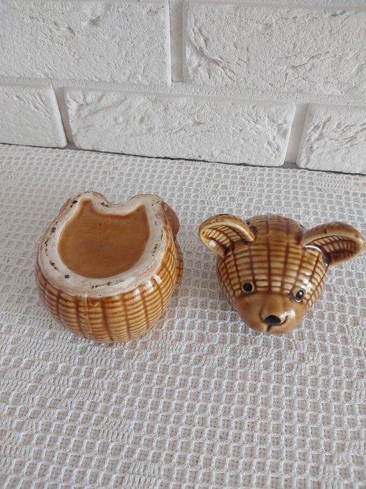 Ceramiczny pojemnik na miód.