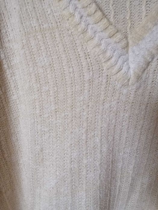 Sweter kremowy z lekkiej dzianiny