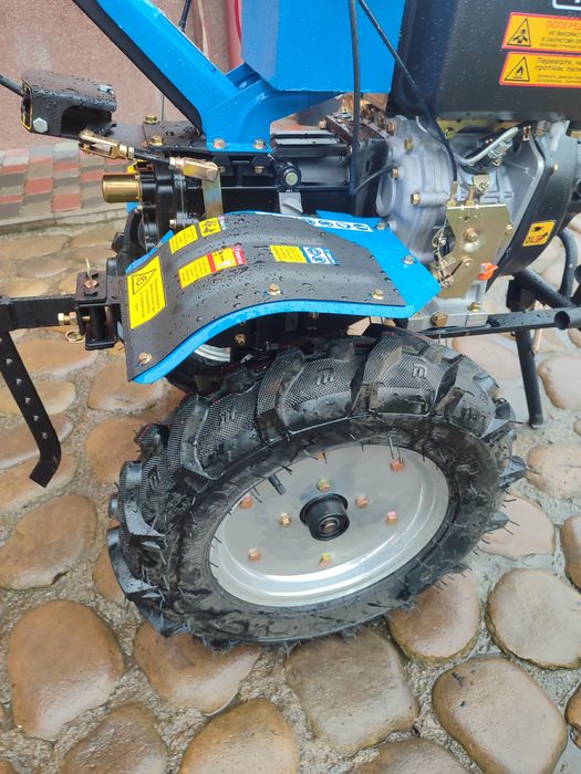 Мотоблок мотокультиватор.