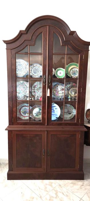 Móvel Expositor em madeira