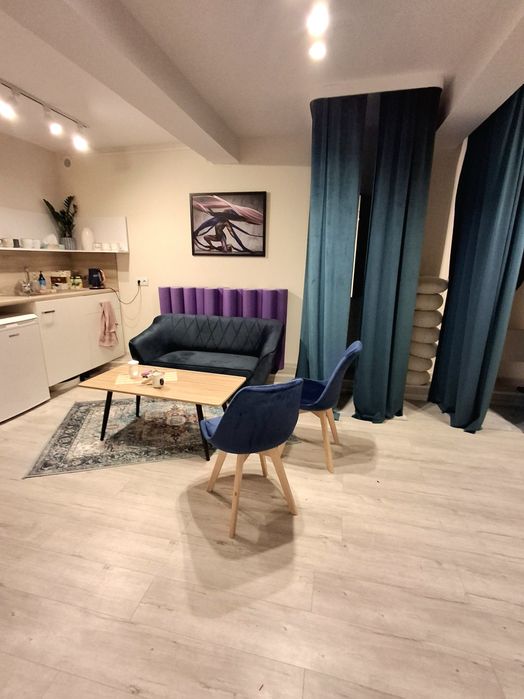 Sala warsztatowa na Starych Dębnikach na wynajem

J