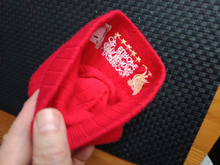 Czapka klubu piłkarskiego FC Liverpool