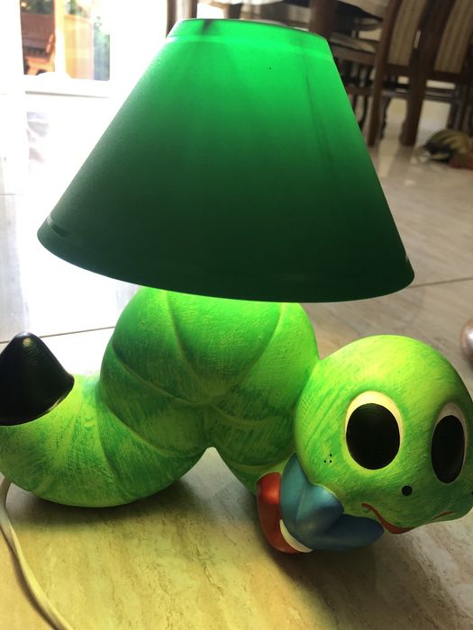 Lampa nocna dla dzieci wesoła gąsiennica