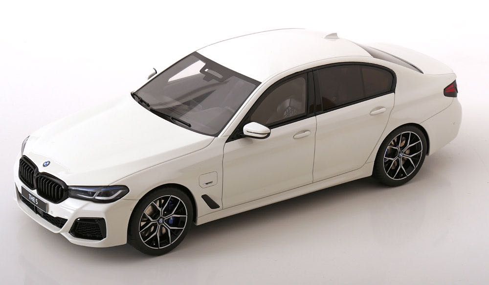 BMW 5-series 545e xDrive M-Sport F90 G30 2023 1:18 GT Spirit