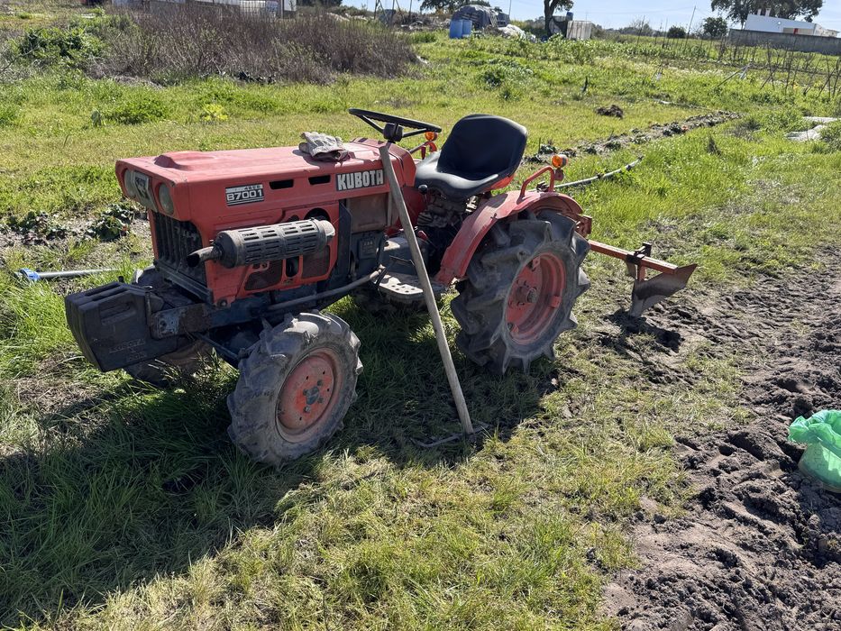 KUBOTA 7001 mais conjunto de alfaias