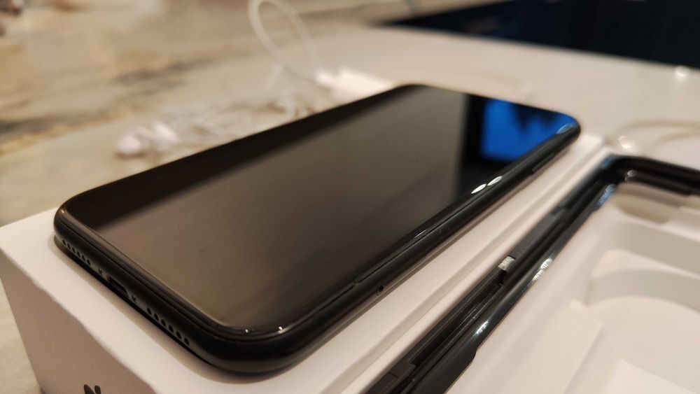 iPhone XR 64GB super stan, komplet