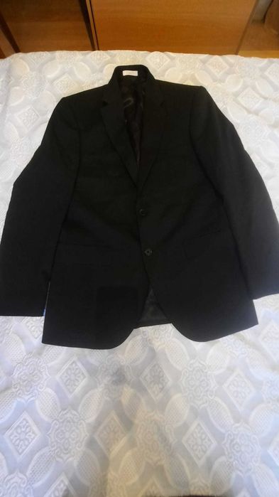 Traje académico masculino completo
