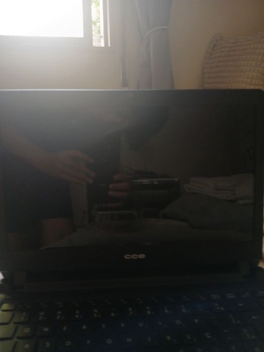 Notebook Ultra Thin25 em bom estado para peças ou reparação (avariado