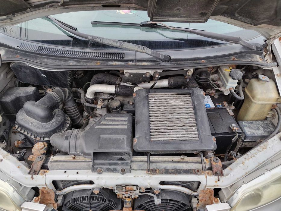 selling hyundai H1 car