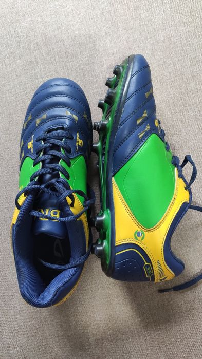 Футбольные бутсы