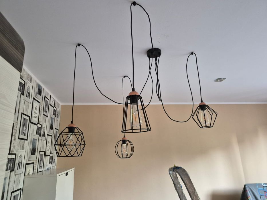 Sprzedam lampę sufitową.