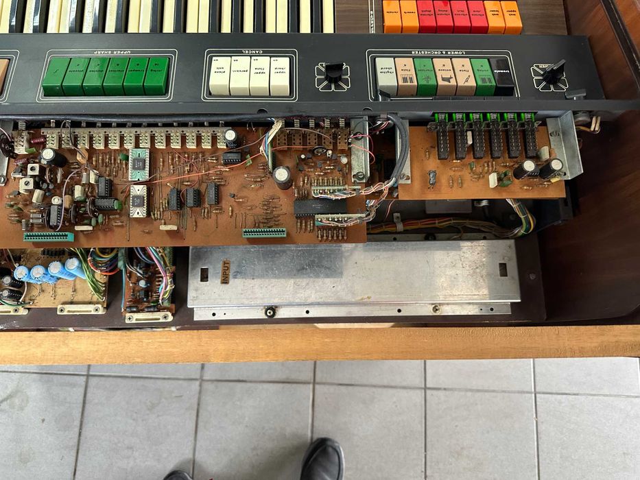 Órgão móvel Lira 100R Intelligente - 2 teclados com leslie integrada