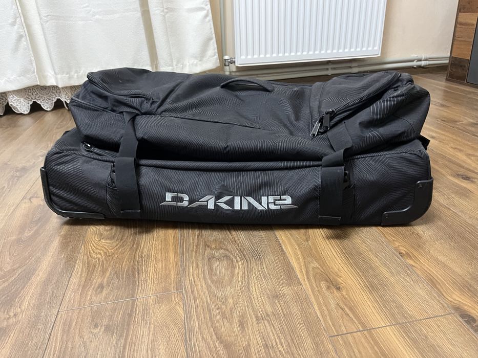 Дорожня сумка на колесах Dakine Split Roller 110L