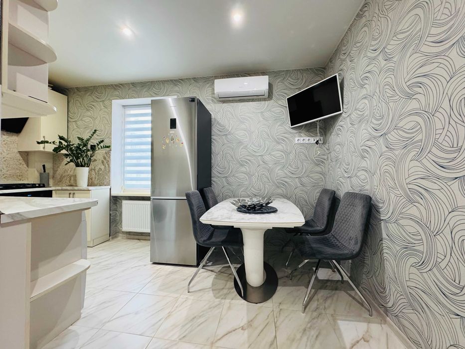 Продаж 2-кімнатна квартира Центральний Парк