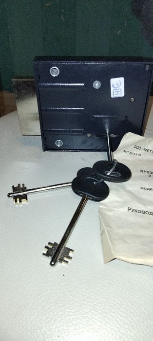 Продам сейфовый замок фирма Метем новый.